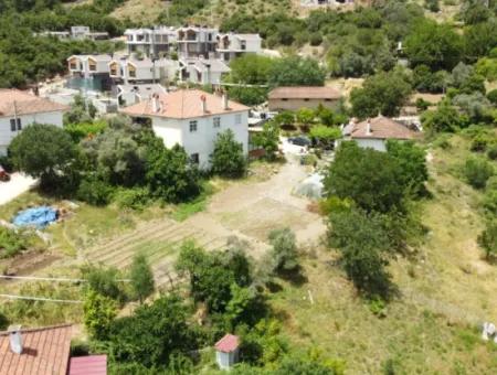 Esentepe'de Satılık 1865 M2 Tarla İçinde 3 Adet Ev Vardır