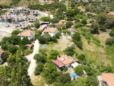 Esentepe'de Satılık 1865 M2 Tarla İçinde 3 Adet Ev Vardır